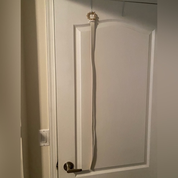 Bedazzled belt buckle with white belt - Picture 2 of 3